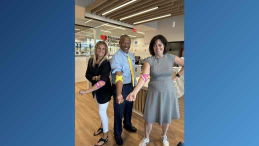 Mayor of Omaha Donates at the New Eagle Run Donor Center